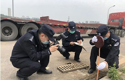 涉嫌向長江流域非法傾倒30余噸廢物，4人被批捕